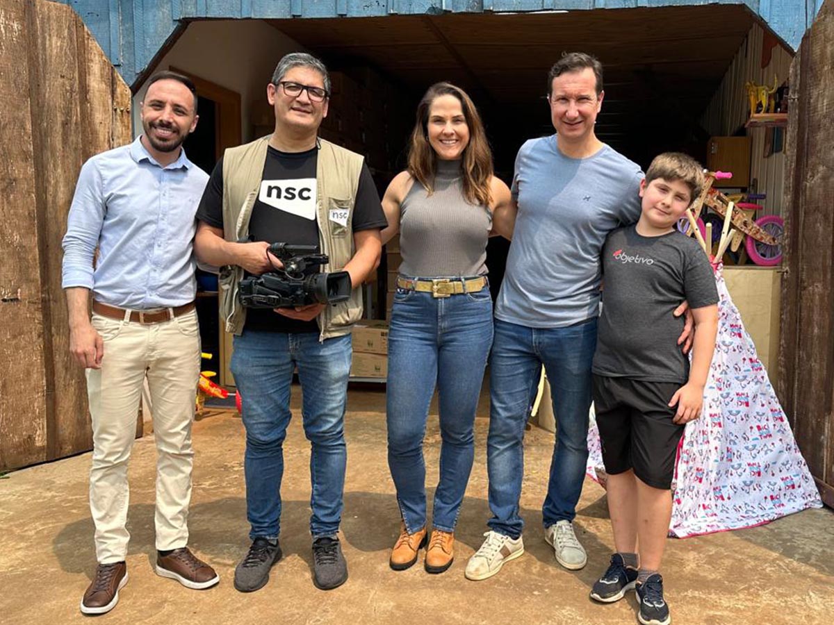 Equipe do Pequenas Empresas & Grandes Negócios na fábrica da Biciquetinha